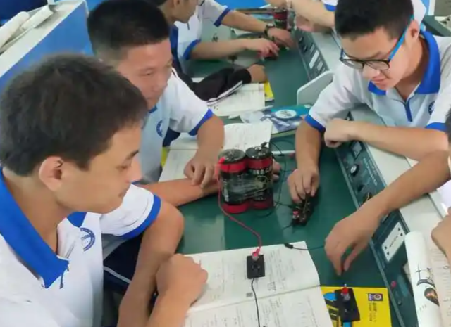 经过将大赛理念融入生计教育教育变革引导学生树立正确成才观 经过将大赛理念融入生计教育教育变革引导学生树立正确成才观